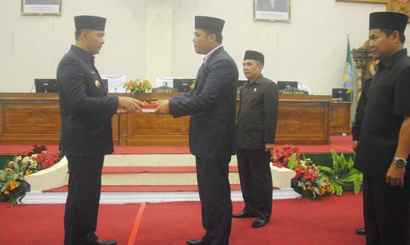 Penyerahan LKPJ oleh Walikota Jambi ke DPRD Kota Jambi.